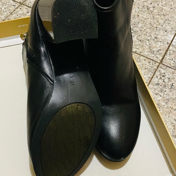Calvin Klein Fimora Leather Booties 8M - Picture 3 of 7